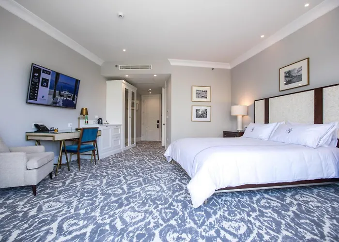 Royal Blue Hotel