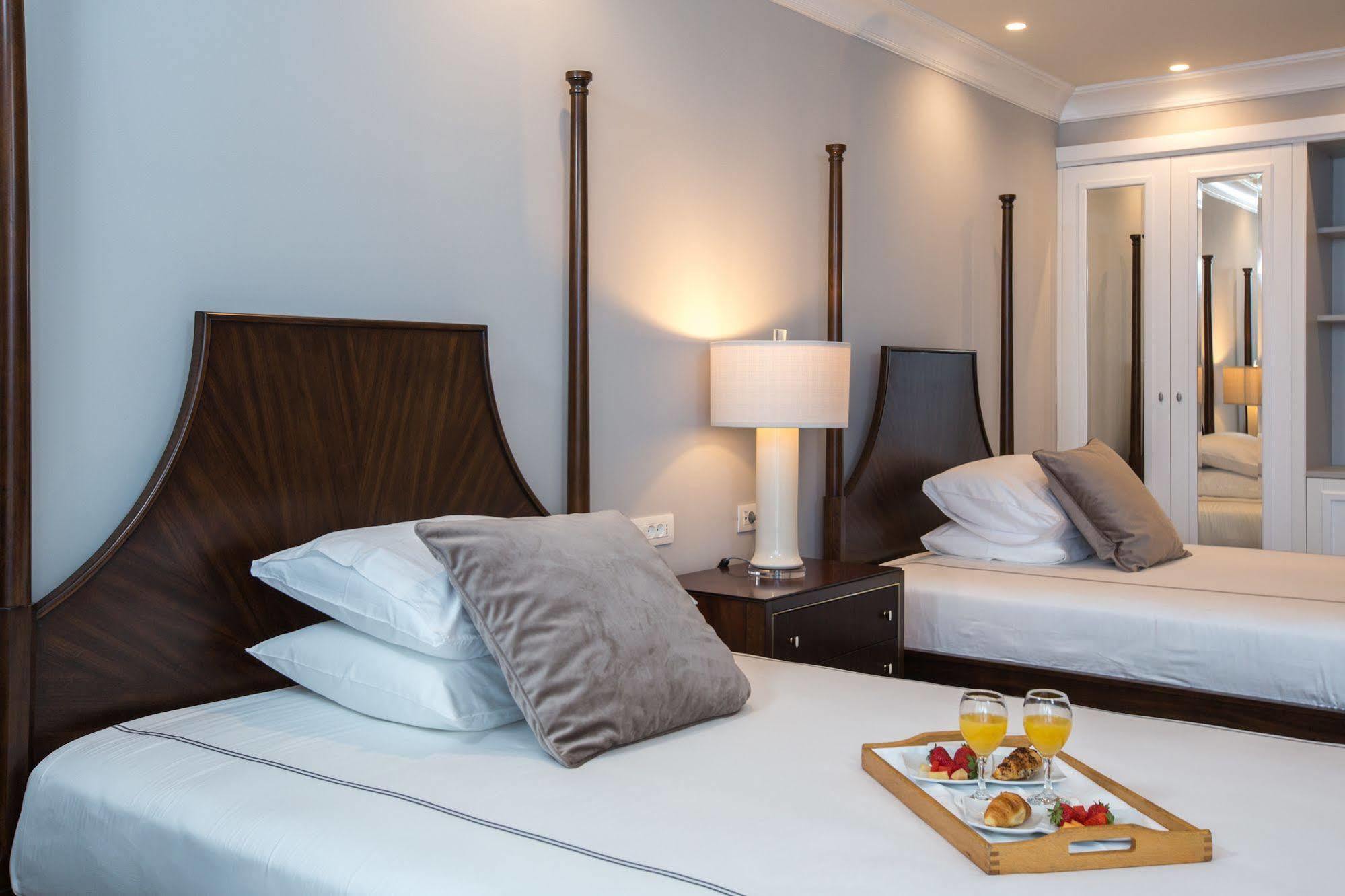 Royal Blue Hotel
